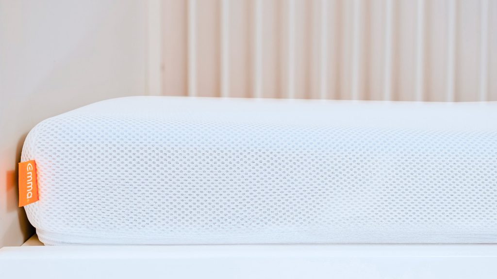 Emma Baby & Kindermatras, ademende hoes met oranje ritslipje