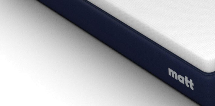 Matt Sleeps Original, hoek met logo op de blauwe zijkant