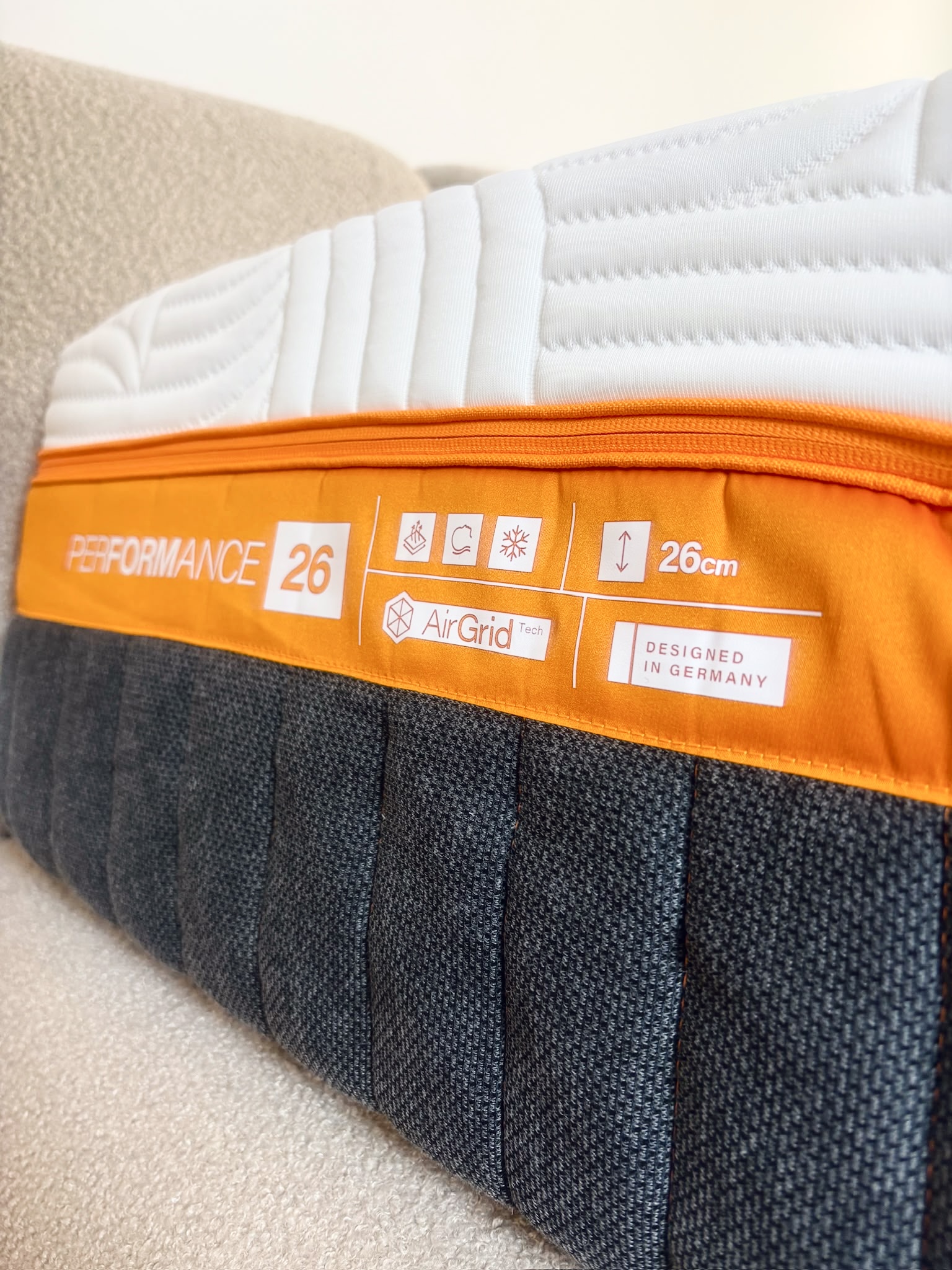 Emma Performance 26 matras, label met hoogte 26 cm en AirGrid-logo